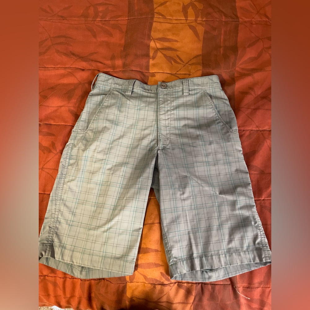 Under Armour Men's Gray Checkered Shorts